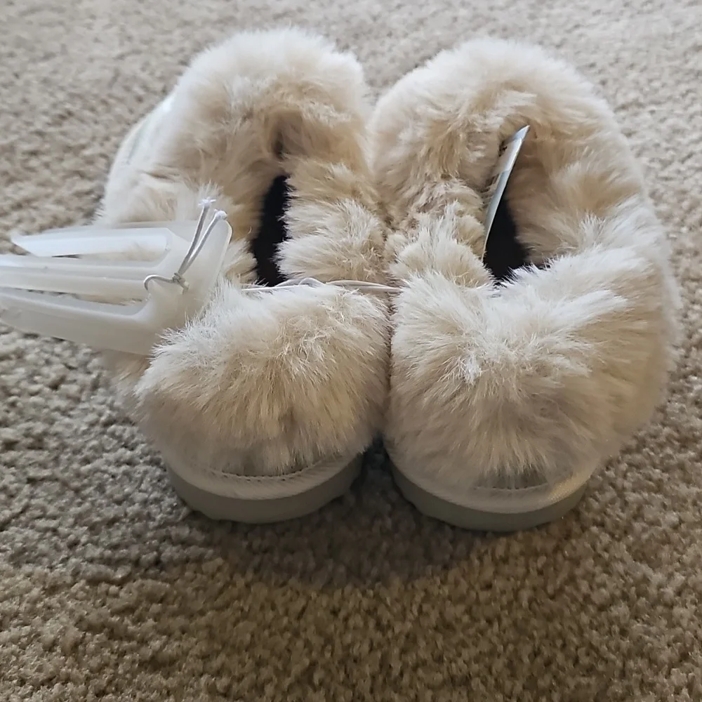 Kids Mollie Faux Fur Slippers Cat & Jack Gold Size 4